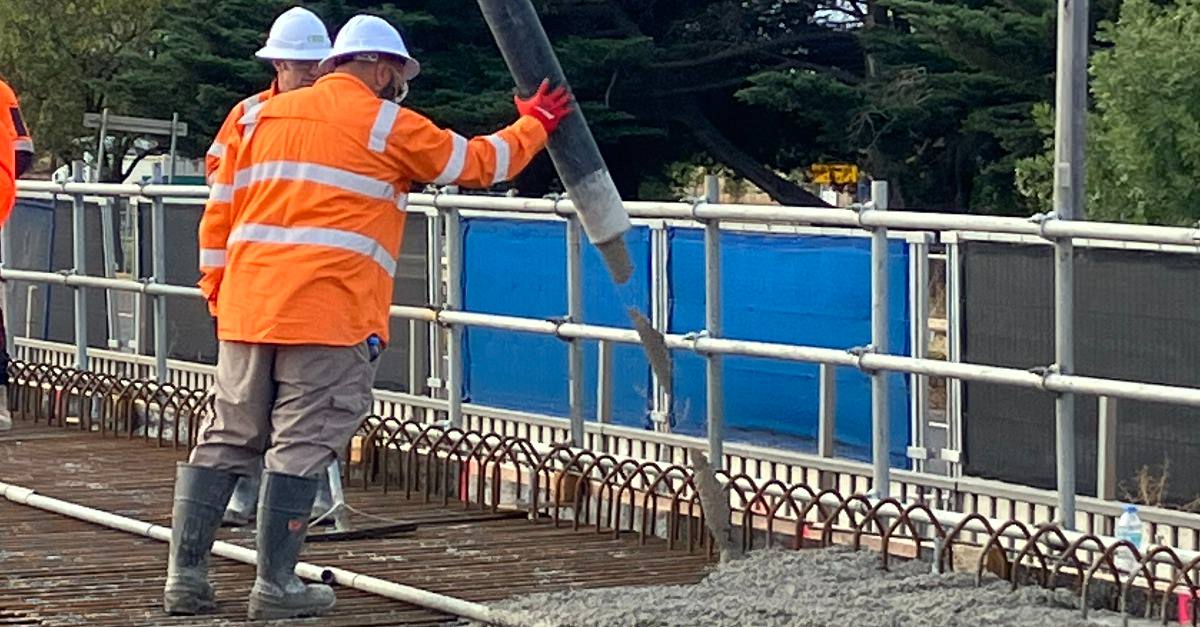 Sunbury Bridge pour